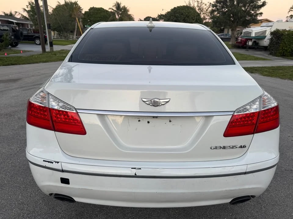 2010 Hyundai Genesis - Image 4 of 12