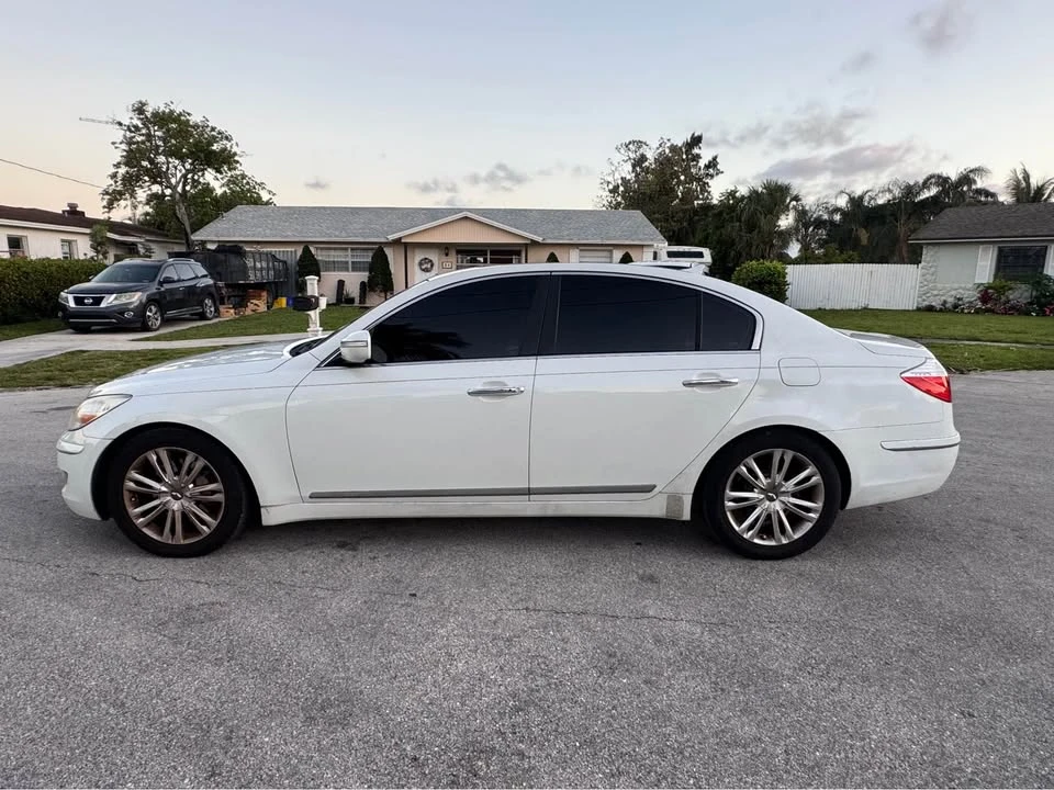 2010 Hyundai Genesis - Image 2 of 12