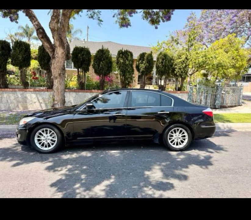 2010 Hyundai Genesis - Image 2 of 7