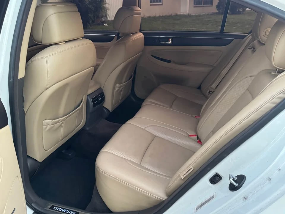 2010 Hyundai Genesis - Image 7 of 10
