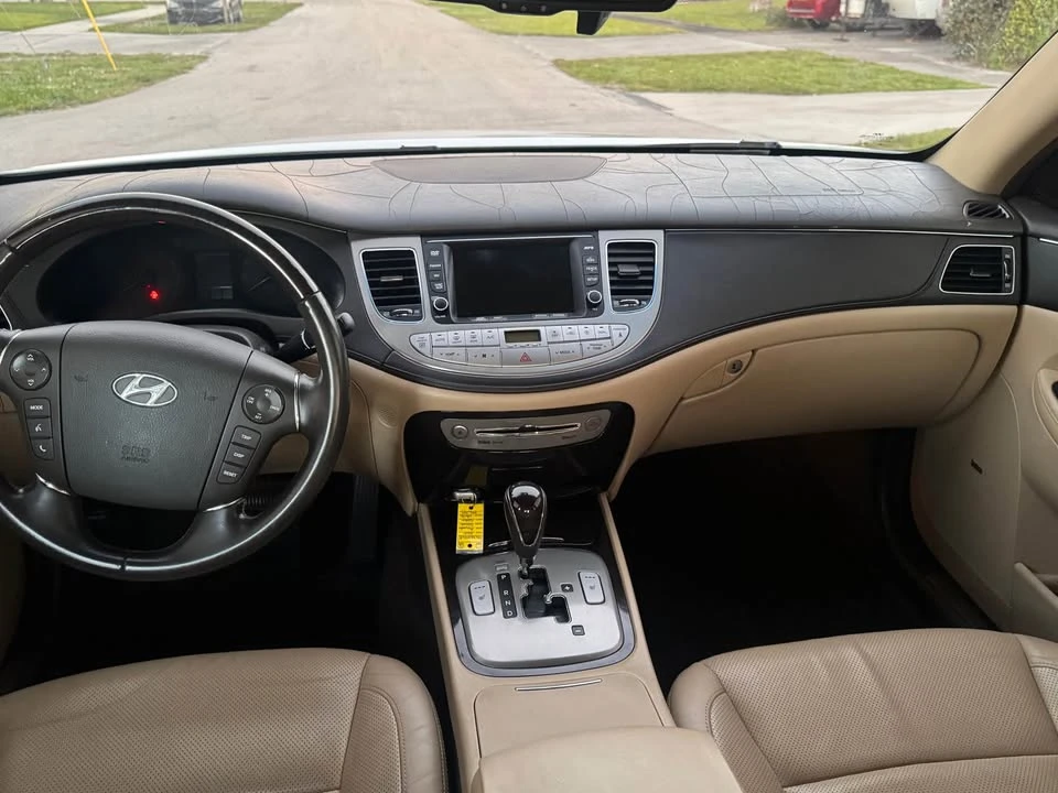 2010 Hyundai Genesis - Image 10 of 10