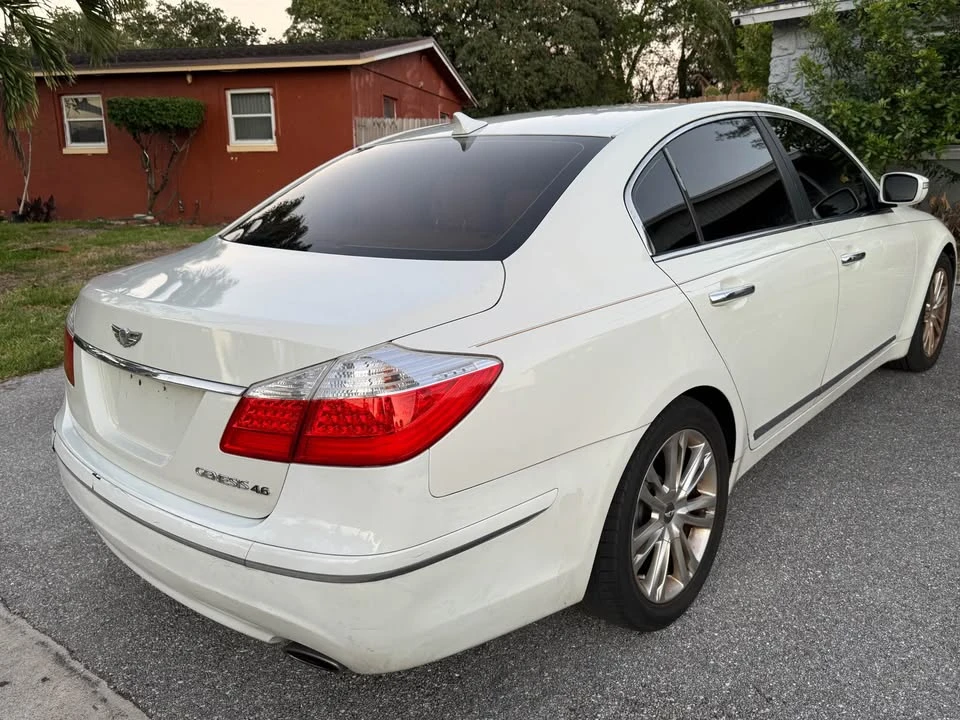 2010 Hyundai Genesis - Image 2 of 10