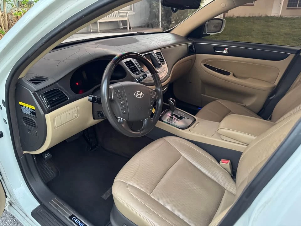 2010 Hyundai Genesis - Image 6 of 10
