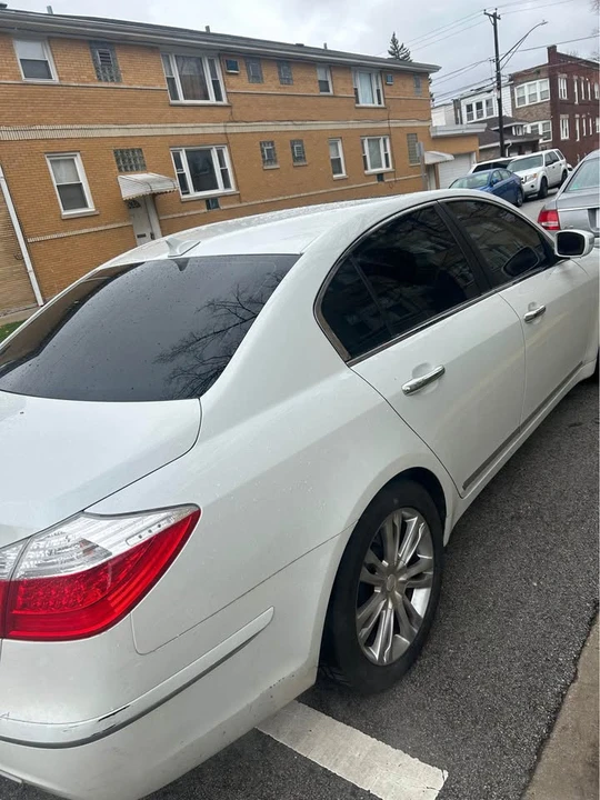 2010 Hyundai Genesis - Image 2 of 7