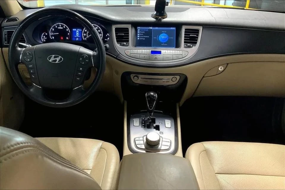 2010 Hyundai Genesis - Image 13 of 20