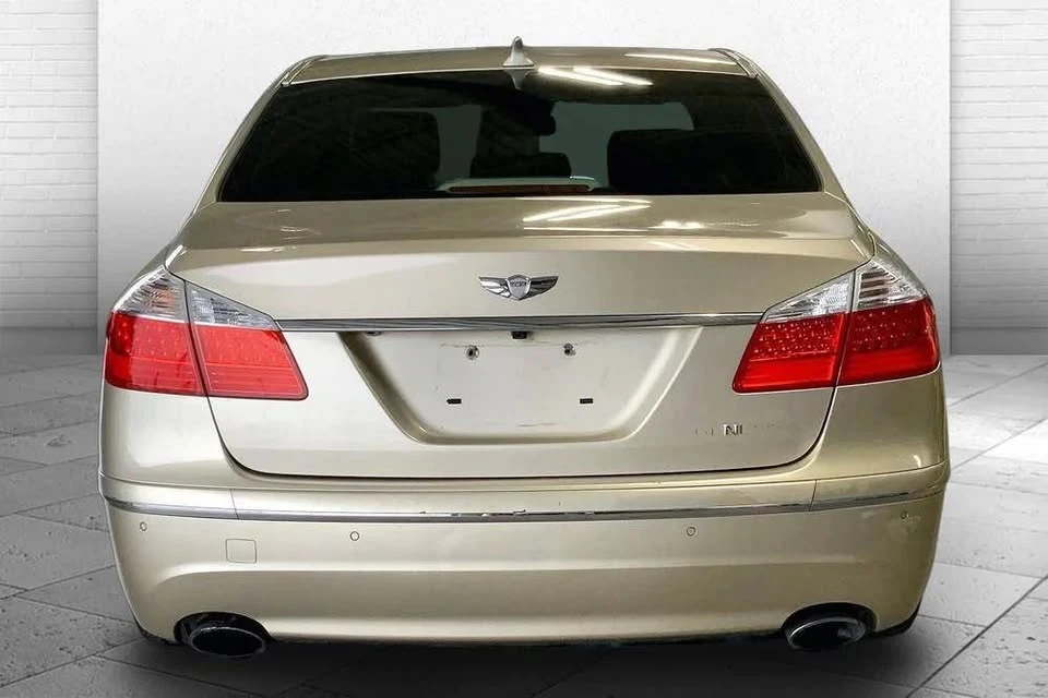 2010 Hyundai Genesis - Image 3 of 20