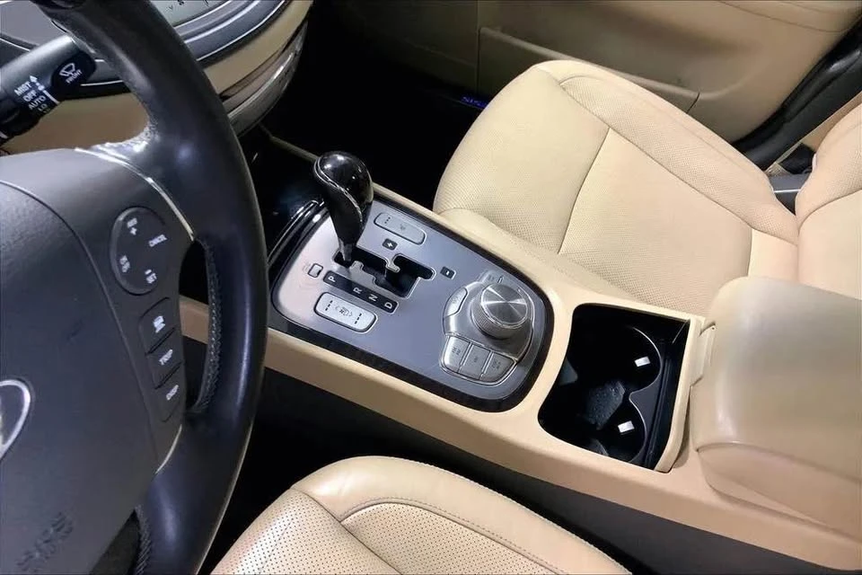 2010 Hyundai Genesis - Image 15 of 20