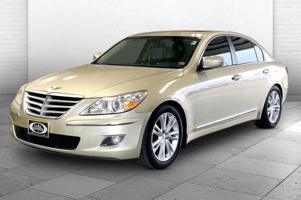2010 Hyundai Genesis - Image 10 of 20