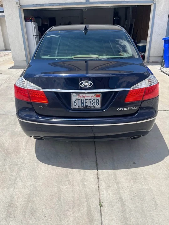 2010 Hyundai Genesis - Image 2 of 9