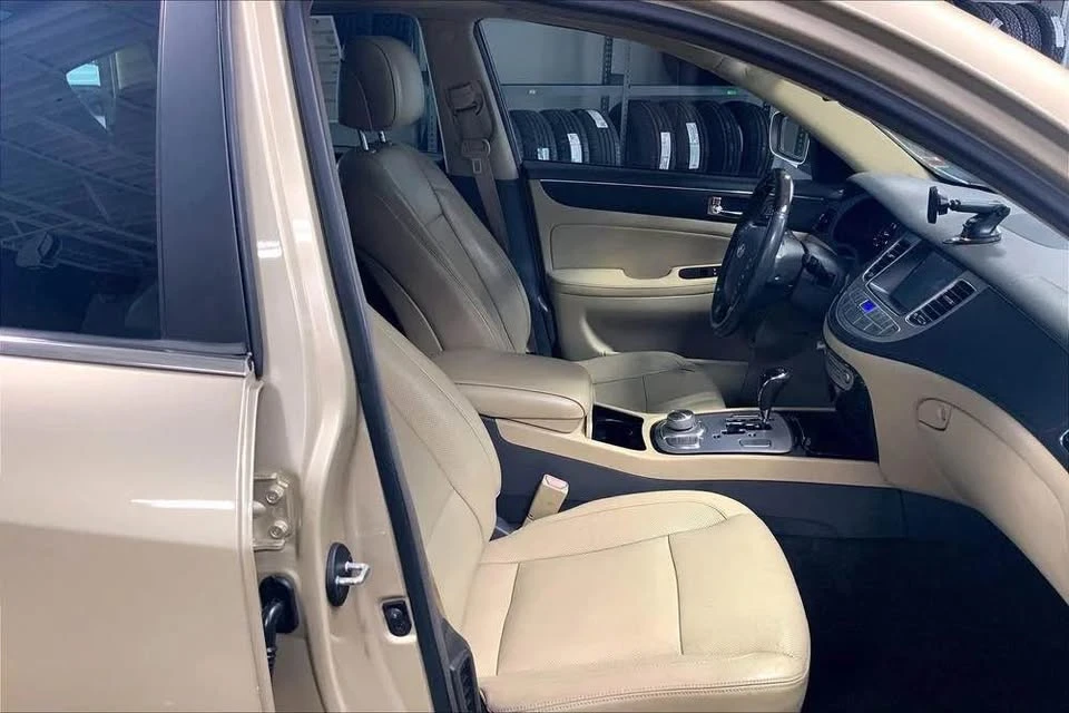 2010 Hyundai Genesis - Image 7 of 20