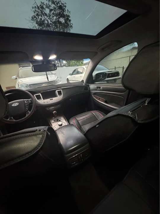 2010 Hyundai Genesis - Image 8 of 9