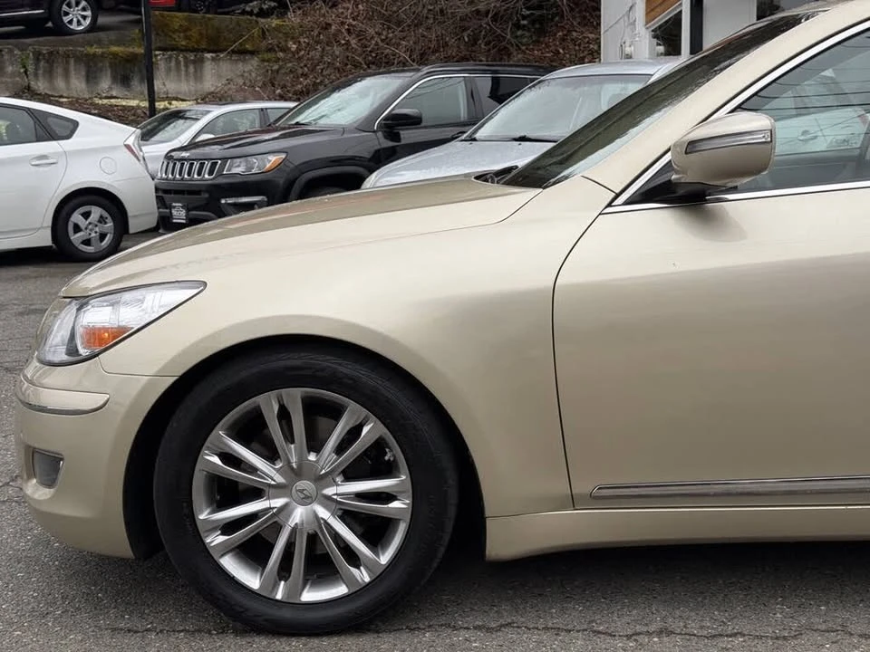 2010 Hyundai Genesis - Image 9 of 20