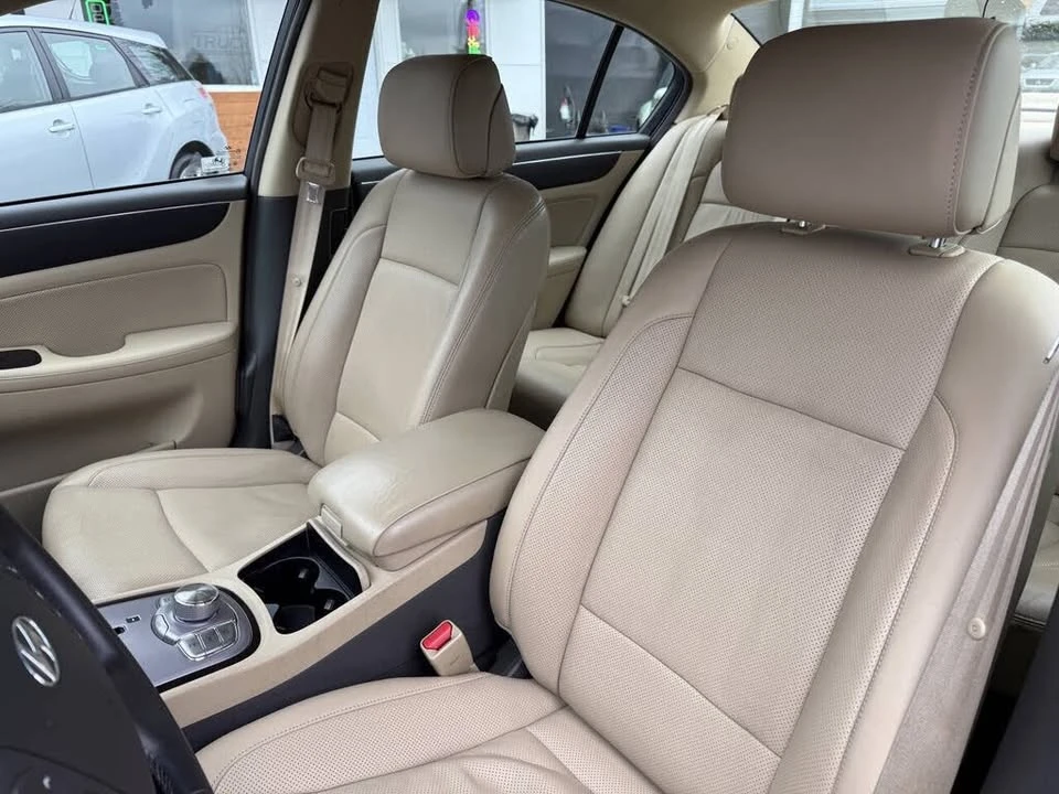 2010 Hyundai Genesis - Image 14 of 20