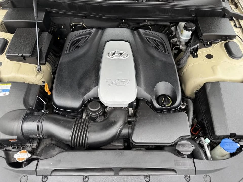 2010 Hyundai Genesis - Image 11 of 20