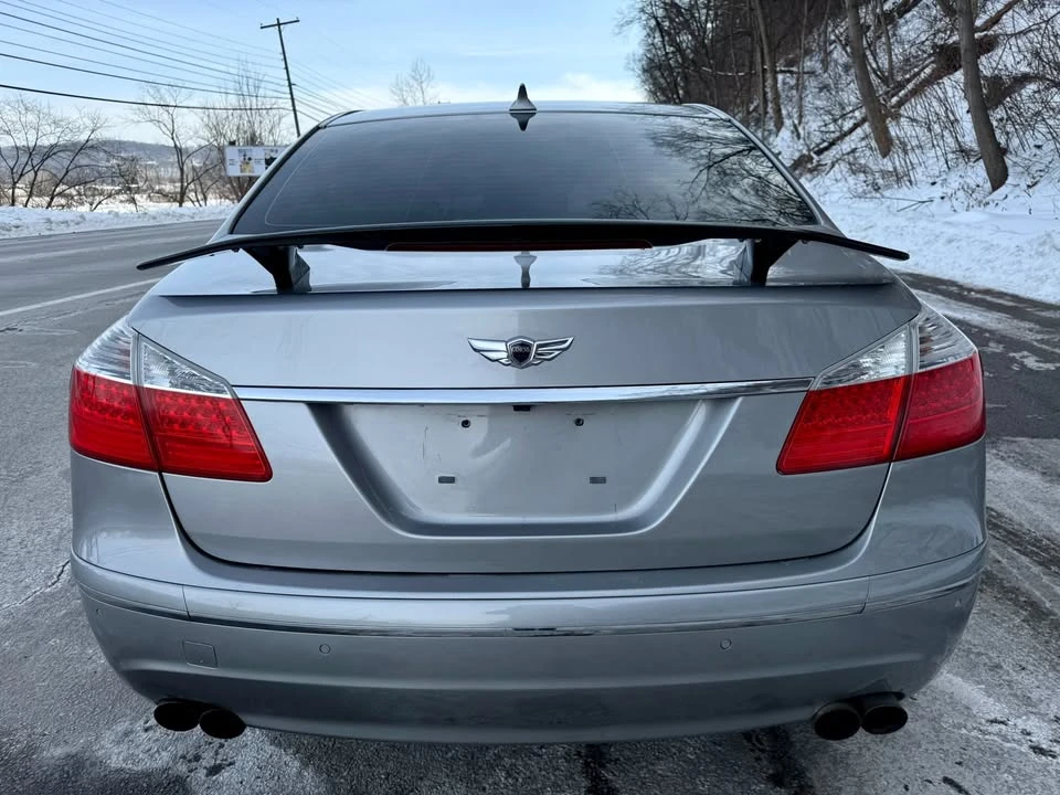 2010 Hyundai Genesis - Image 8 of 19