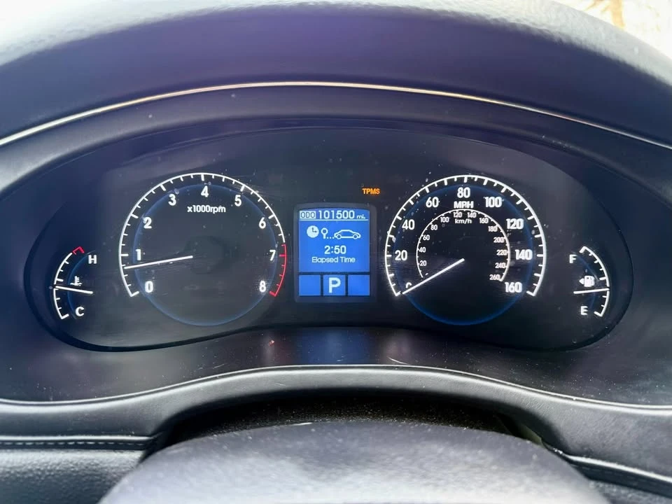 2010 Hyundai Genesis - Image 17 of 19