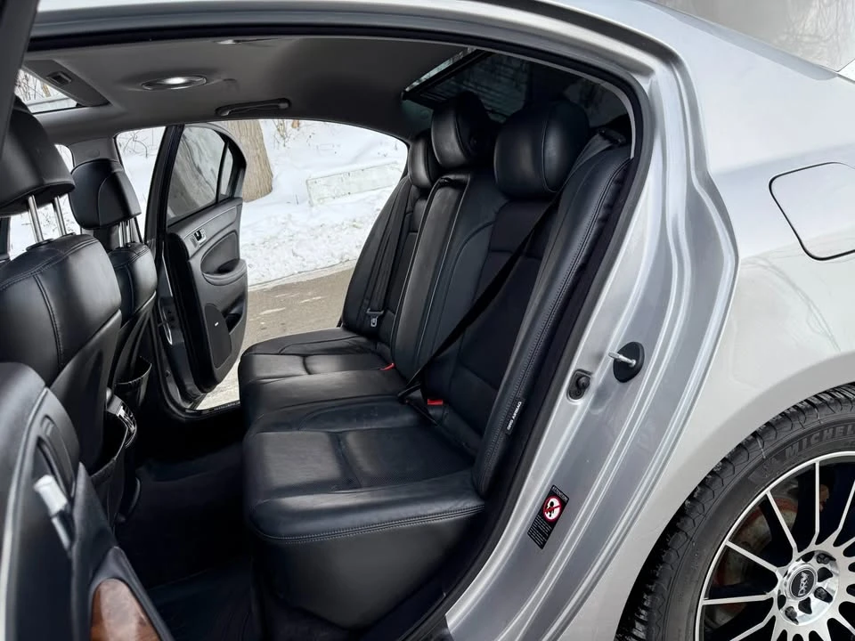 2010 Hyundai Genesis - Image 11 of 19