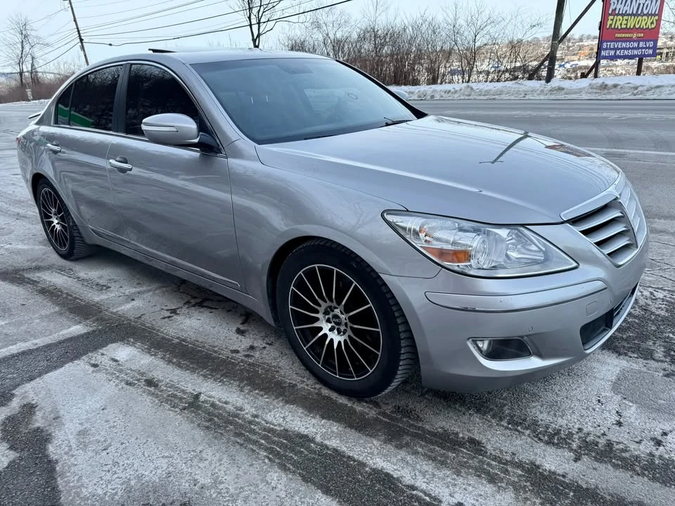 2010 Hyundai Genesis - Image 2 of 19