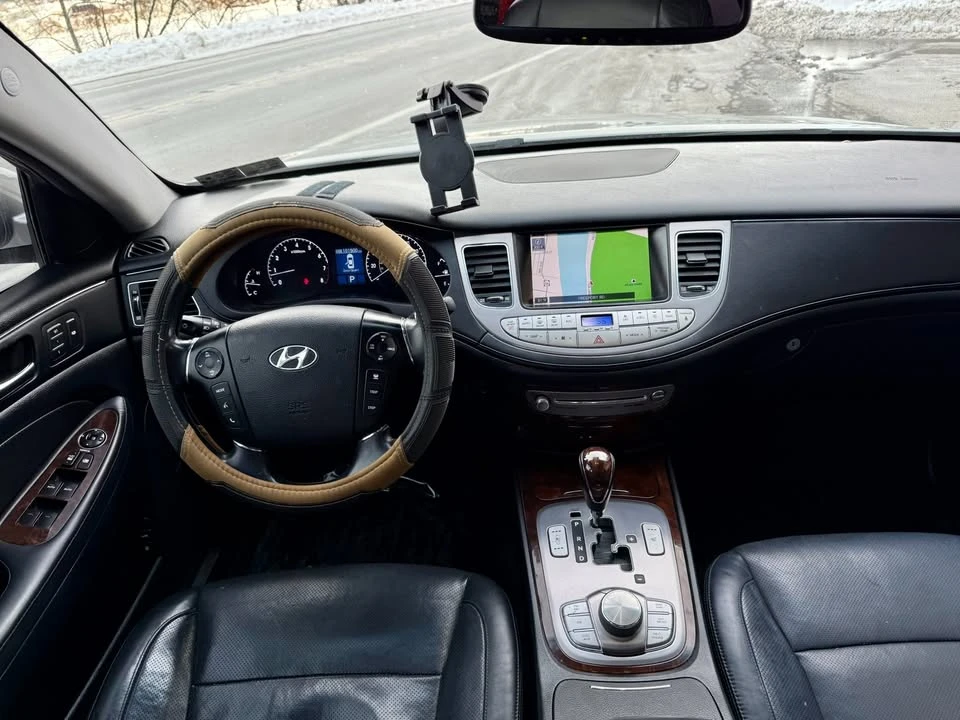 2010 Hyundai Genesis - Image 18 of 19