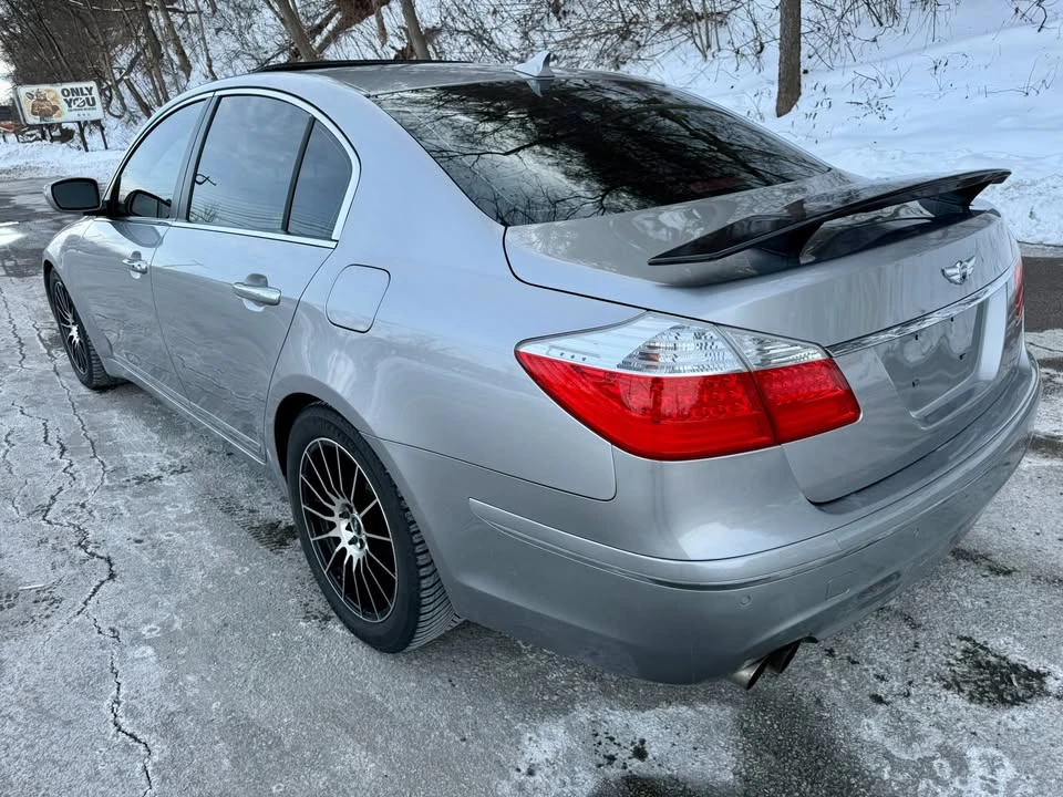2010 Hyundai Genesis - Image 5 of 19