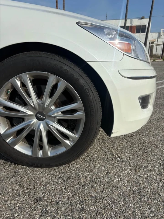 2010 Hyundai Genesis - Image 12 of 14