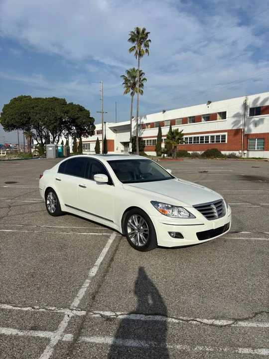2010 Hyundai Genesis - Image 2 of 14