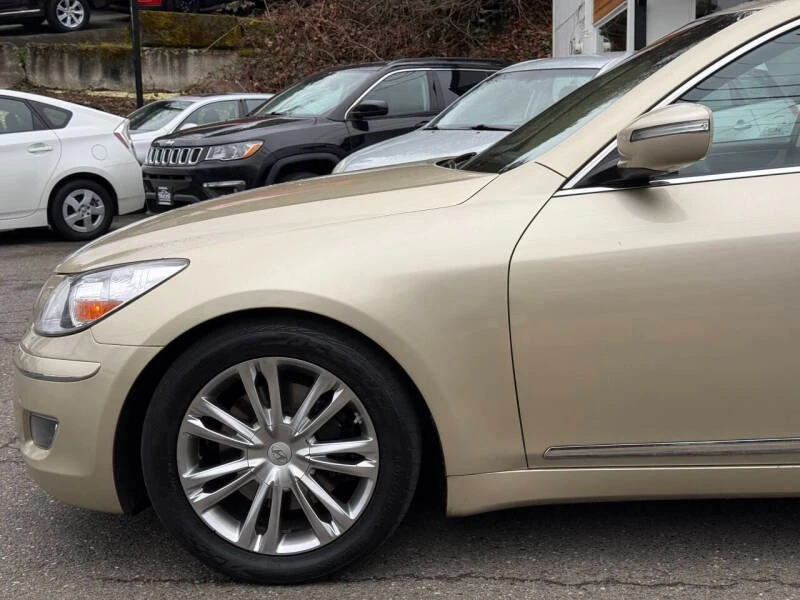 2010 Hyundai Genesis - Image 9 of 20