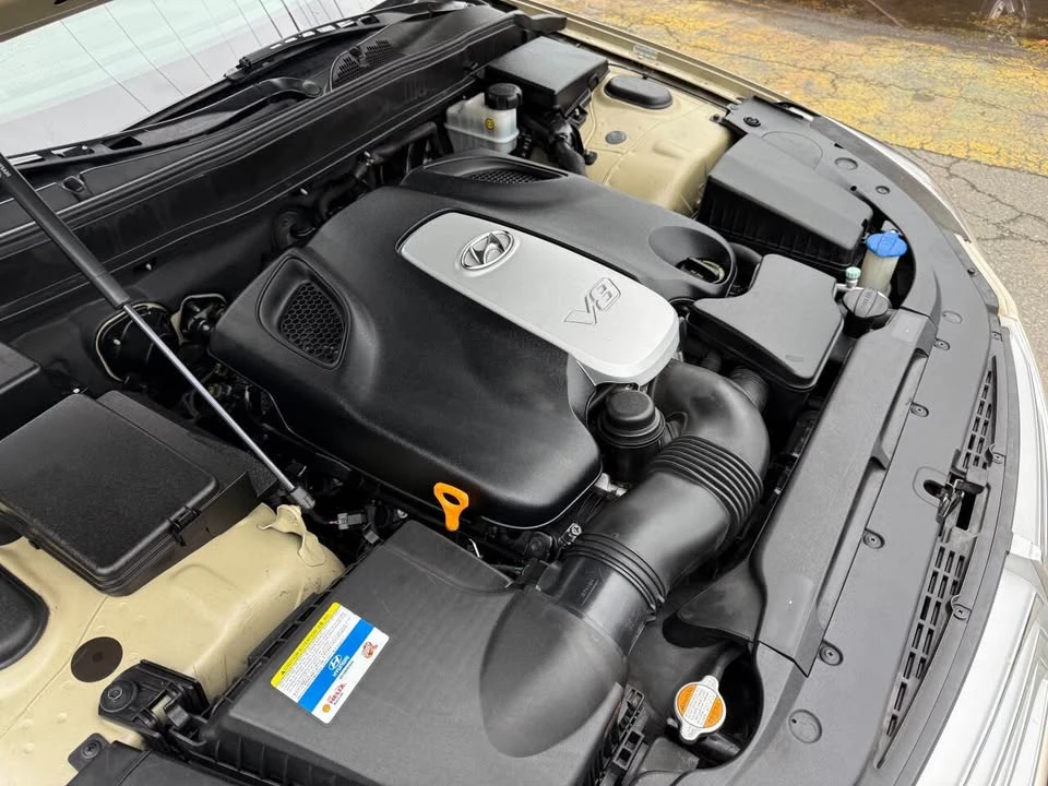 2010 Hyundai Genesis - Image 10 of 20