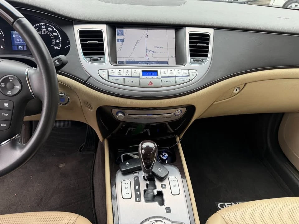 2010 Hyundai Genesis - Image 18 of 20