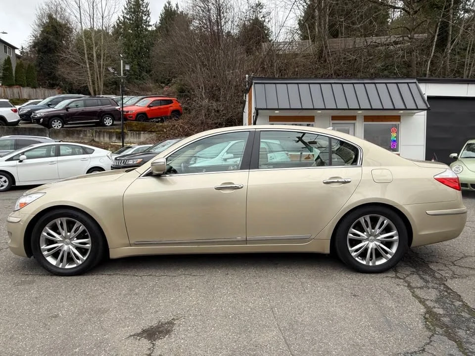 2010 Hyundai Genesis - Image 2 of 20