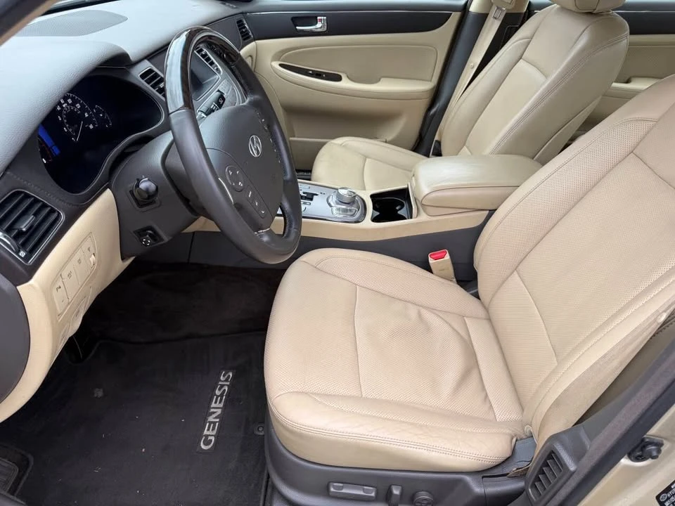 2010 Hyundai Genesis - Image 13 of 20