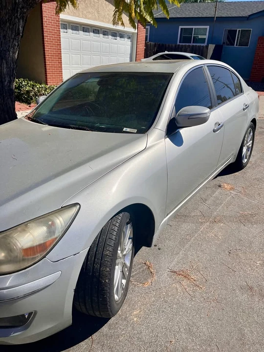 2010 Hyundai Genesis - Image 2 of 4