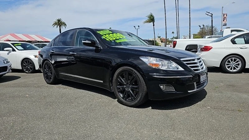 2010 Hyundai Genesis - Image 2 of 19
