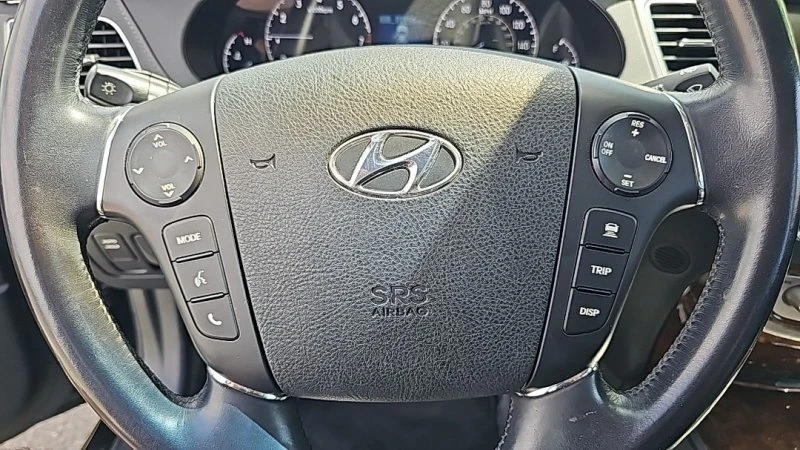 2010 Hyundai Genesis - Image 15 of 19