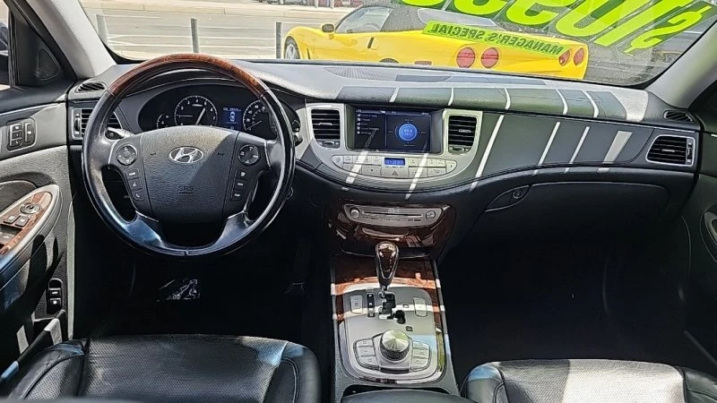 2010 Hyundai Genesis - Image 13 of 19
