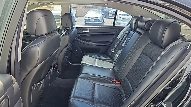 2010 Hyundai Genesis - Image 12 of 19