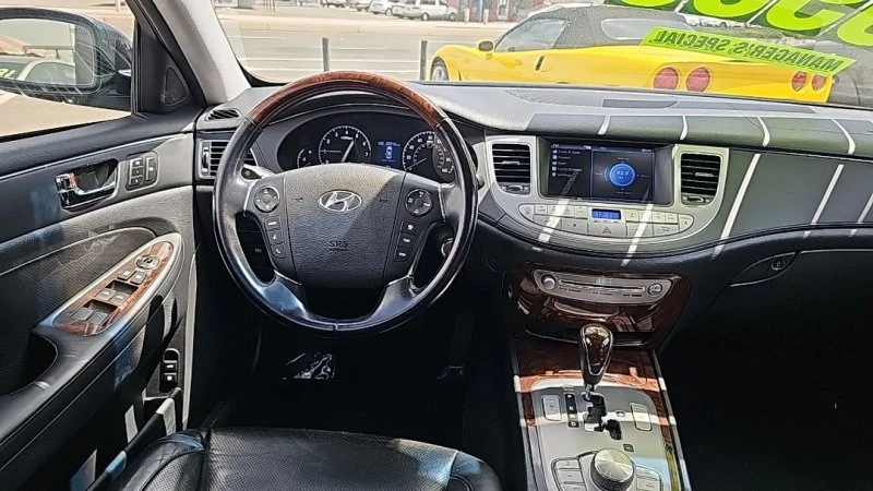 2010 Hyundai Genesis - Image 14 of 19