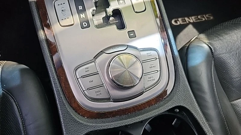 2010 Hyundai Genesis - Image 18 of 19