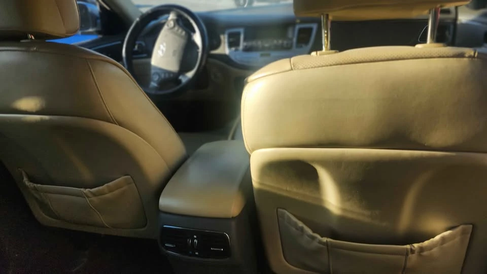 2010 Hyundai Genesis - Image 6 of 14