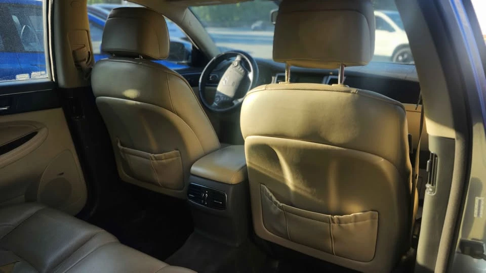 2010 Hyundai Genesis - Image 5 of 14