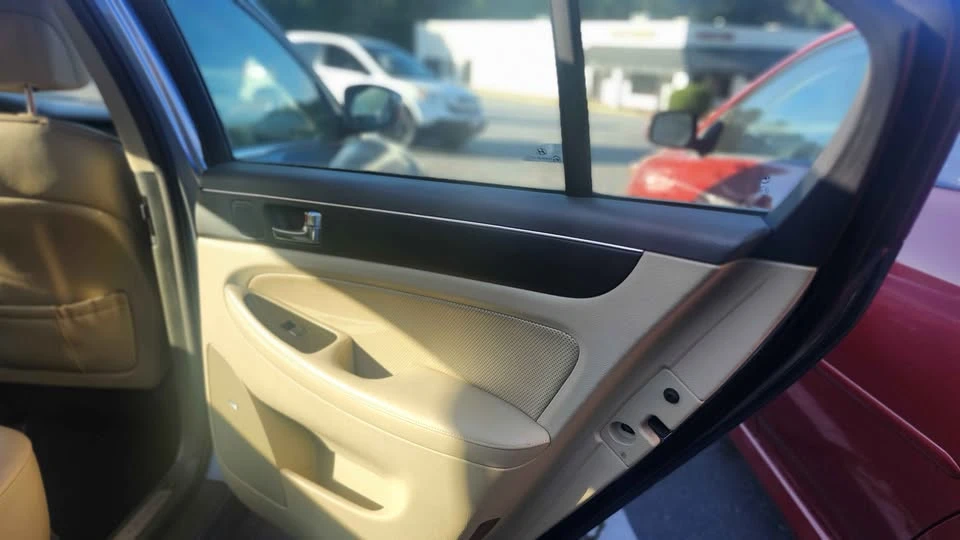 2010 Hyundai Genesis - Image 7 of 14