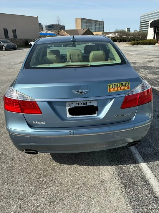 2010 Hyundai Genesis - Image 6 of 13