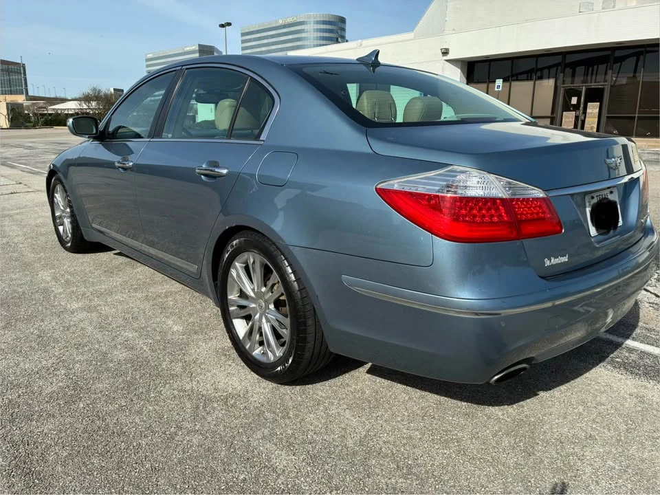 2010 Hyundai Genesis - Image 5 of 13