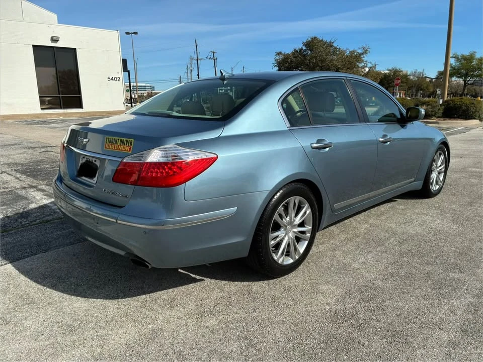 2010 Hyundai Genesis - Image 12 of 13