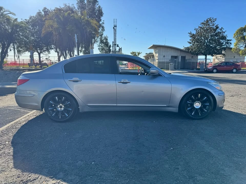 2010 Hyundai Genesis - Image 6 of 20