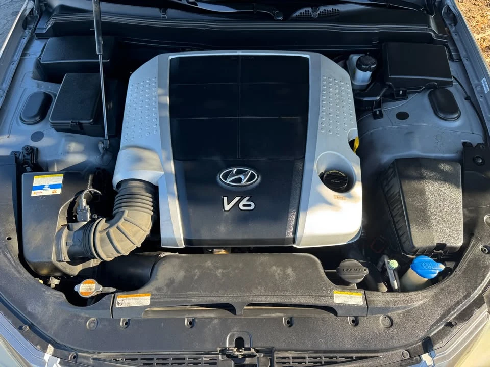 2010 Hyundai Genesis - Image 18 of 20