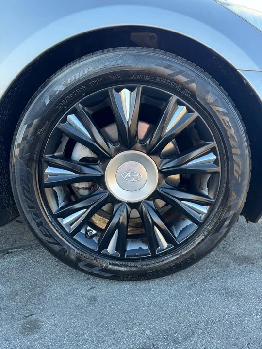 2010 Hyundai Genesis - Image 19 of 20
