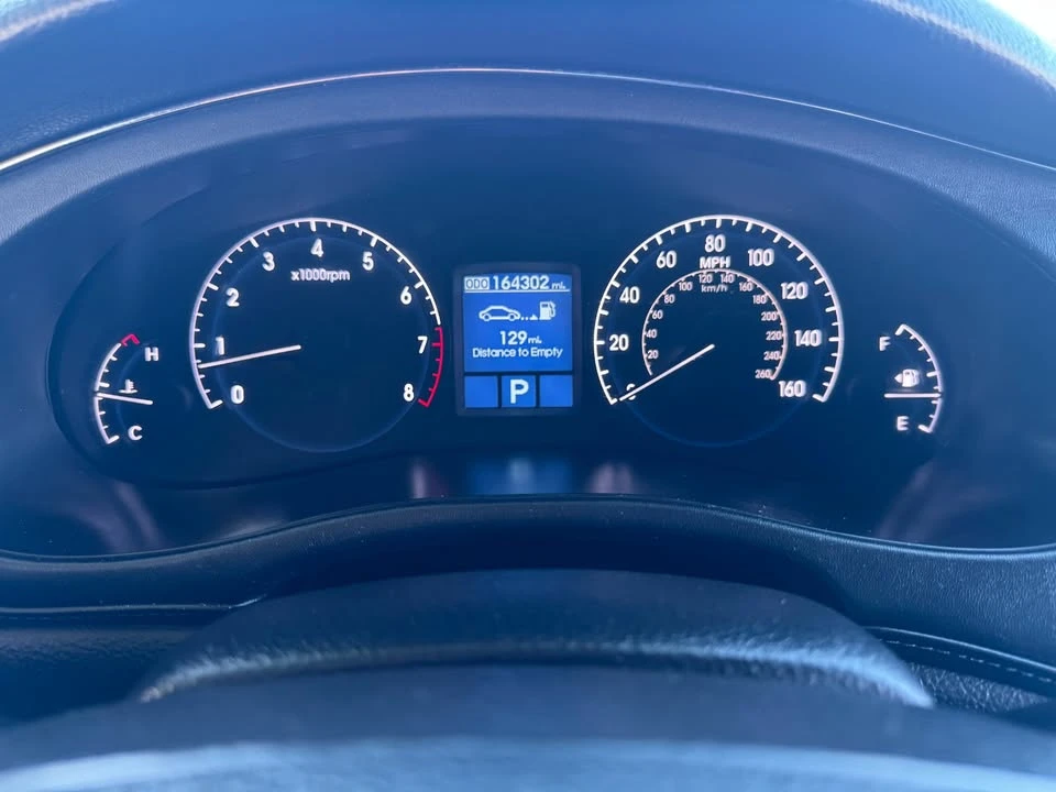 2010 Hyundai Genesis - Image 9 of 20
