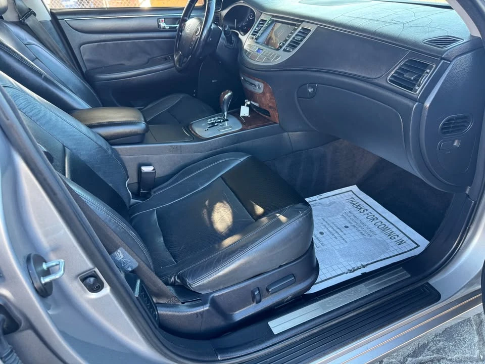 2010 Hyundai Genesis - Image 16 of 20
