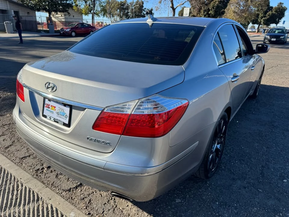 2010 Hyundai Genesis - Image 8 of 20